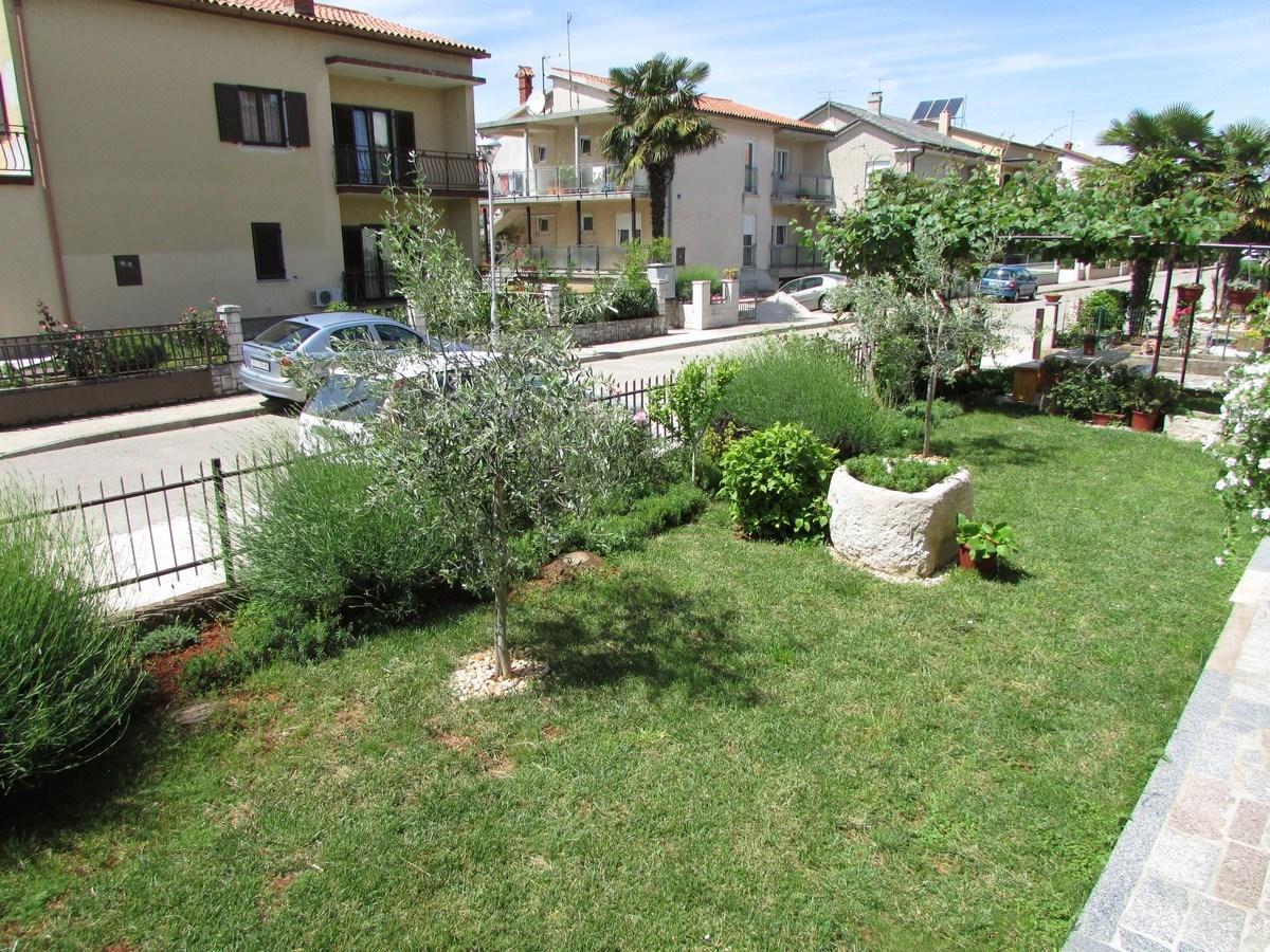Mirela House With Apartment Umag Exterior photo